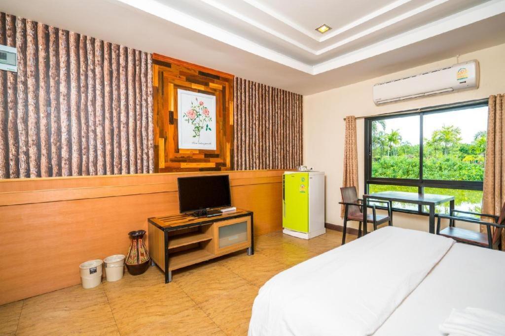 Prew Lom Chom Nam Resort Ban Phan Sadet Nok Buitenkant foto