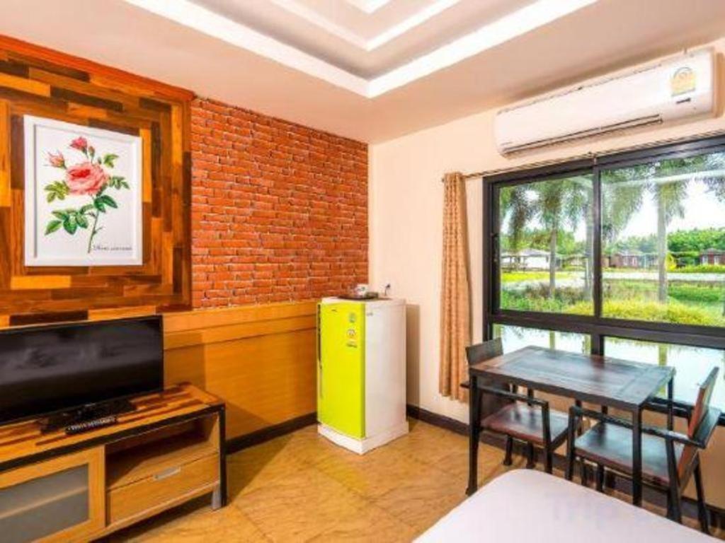 Prew Lom Chom Nam Resort Ban Phan Sadet Nok Buitenkant foto