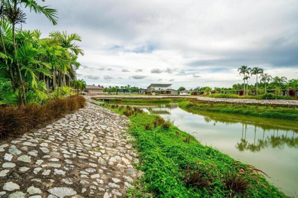 Prew Lom Chom Nam Resort Ban Phan Sadet Nok Buitenkant foto